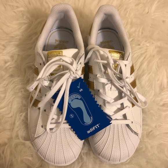 *SOLD* NWT Adidas Superstar Big Kids Gold! - Picture 3 of 8